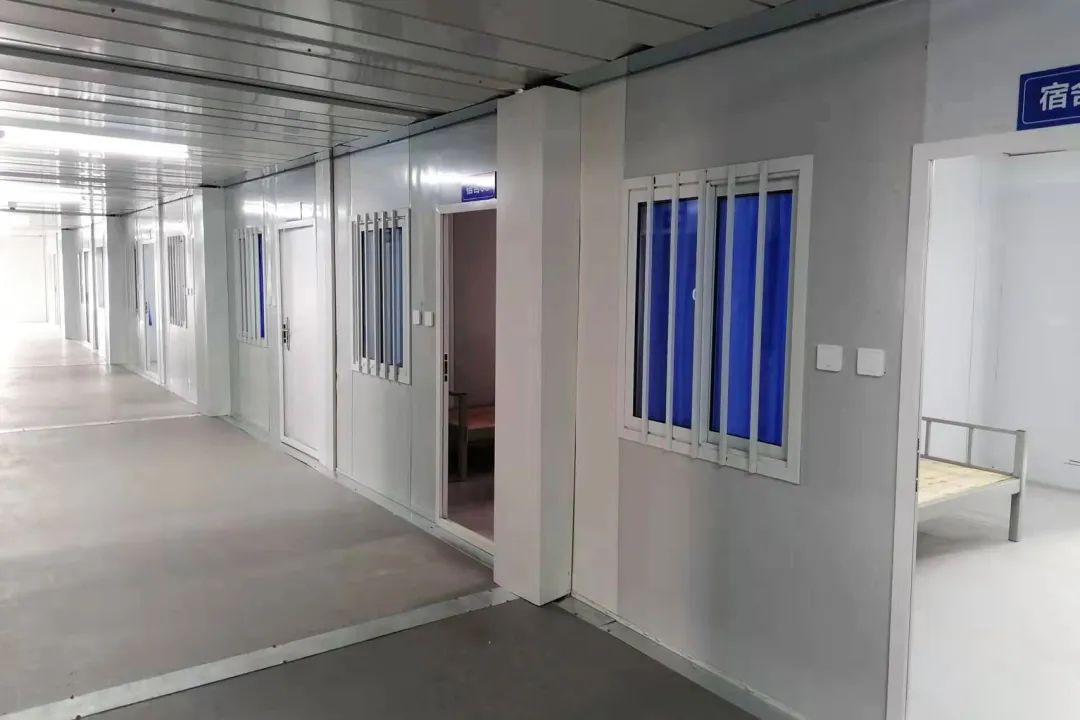 疫情就是命令,彩钢夹芯板厂家宏鑫源紧急驰援多地方舱医院建设(图3) 疫情就是命令,彩钢夹芯板厂家宏鑫源紧急驰援多地方舱医院建设(图3)